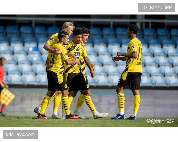 德甲赛场惊现逆转奇迹，球队强势反弹彰显争冠实力