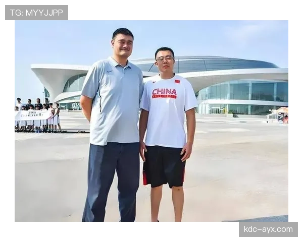 姚明退役后住的那栋别墅，光车库就能停八辆车